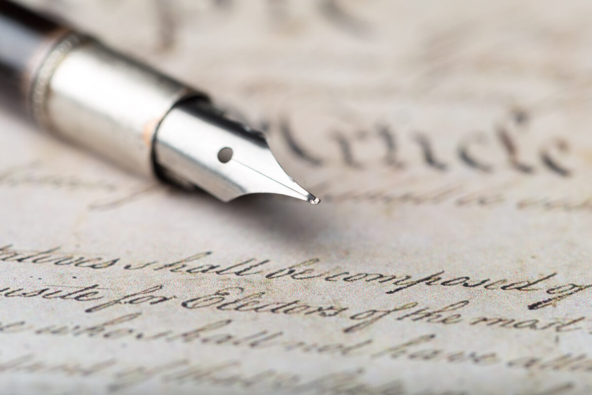 Fountain pen on an antique handwritten letter